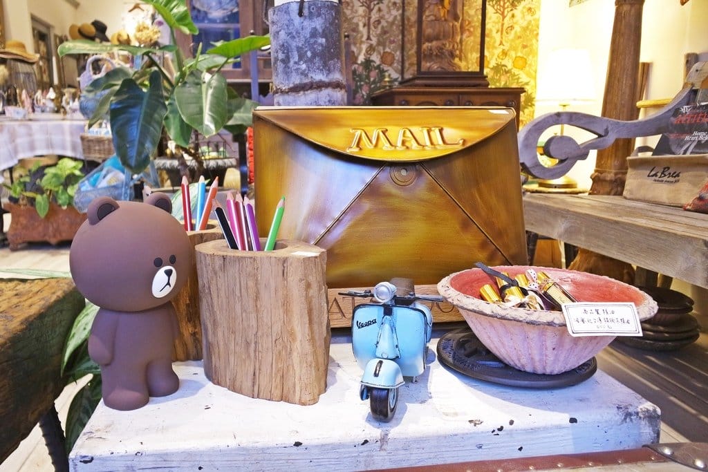 【生活資訊】新竹關東路精品店推薦,來Madame V挖寶嘍,天然寶石首飾、家居、古董、服裝