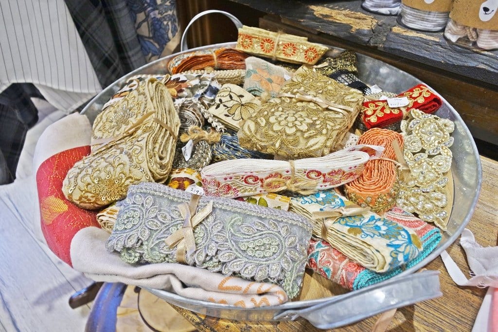 【生活資訊】新竹關東路精品店推薦,來Madame V挖寶嘍,天然寶石首飾、家居、古董、服裝