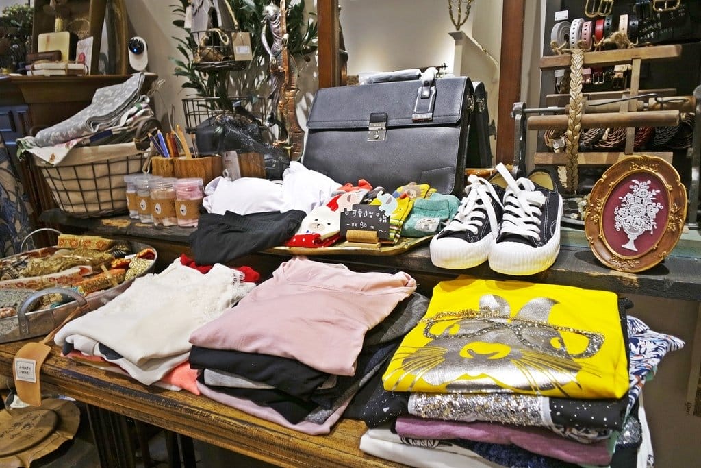 【生活資訊】新竹關東路精品店推薦,來Madame V挖寶嘍,天然寶石首飾、家居、古董、服裝