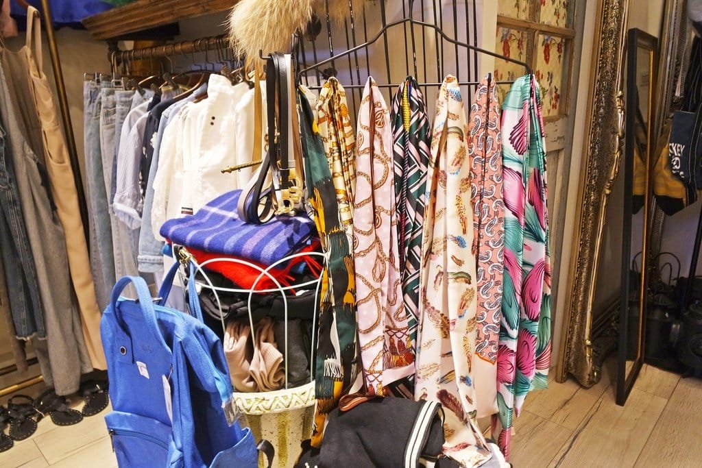 【生活資訊】新竹關東路精品店推薦,來Madame V挖寶嘍,天然寶石首飾、家居、古董、服裝