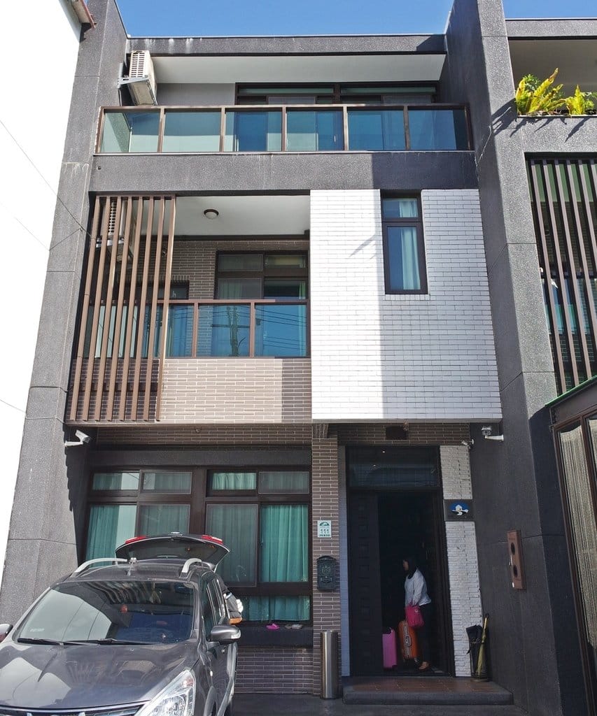 【旅遊分享】宜蘭蝴蝶結親子溜滑梯民宿推薦,自住式可包棟,近東門夜市、宜蘭窯烤山寨村、菌寶貝博物館