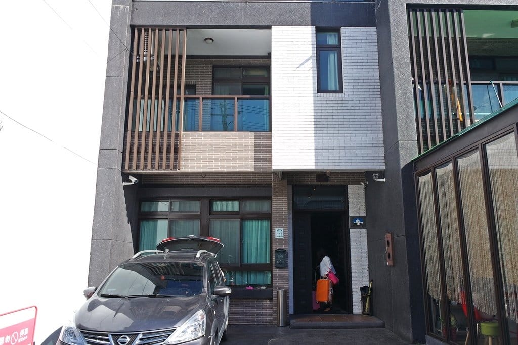 【旅遊分享】宜蘭蝴蝶結親子溜滑梯民宿推薦,自住式可包棟,近東門夜市、宜蘭窯烤山寨村、菌寶貝博物館