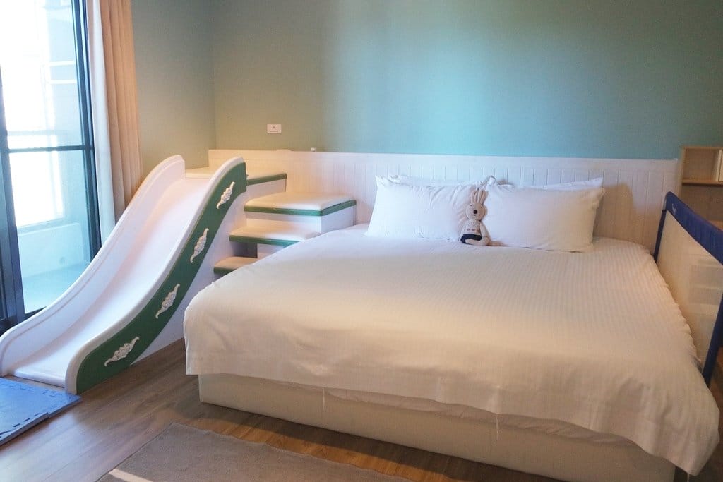 【旅遊分享】宜蘭蝴蝶結親子溜滑梯民宿推薦,自住式可包棟,近東門夜市、宜蘭窯烤山寨村、菌寶貝博物館