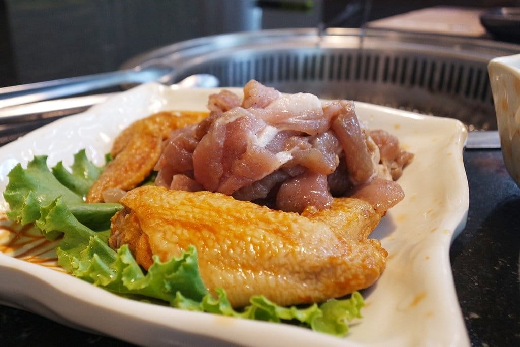 【好食分享】新竹燒肉神保町竹北館,複合式燒烤吃到飽,秋冬來這裡還能吃麻油雞,歡樂聚餐首選