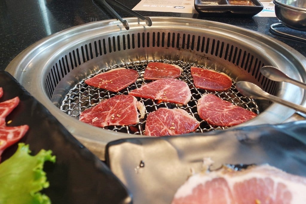 【好食分享】新竹燒肉神保町竹北館,複合式燒烤吃到飽,秋冬來這裡還能吃麻油雞,歡樂聚餐首選