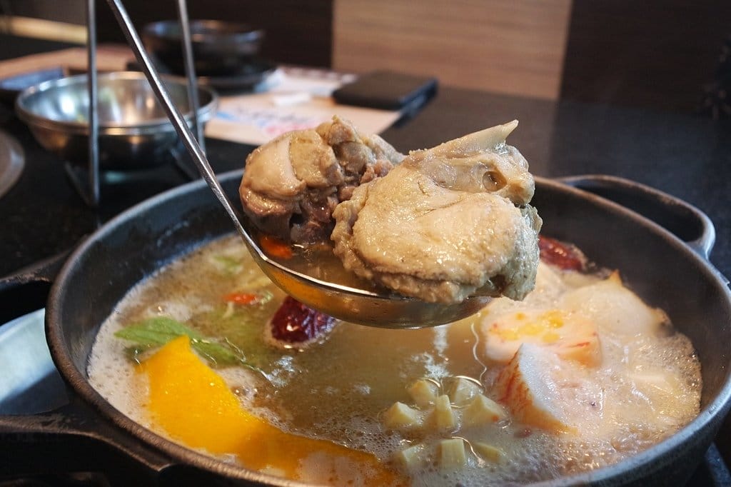 【好食分享】新竹燒肉神保町竹北館,複合式燒烤吃到飽,秋冬來這裡還能吃麻油雞,歡樂聚餐首選