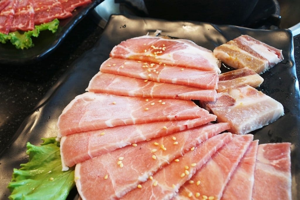 【好食分享】新竹燒肉神保町竹北館,複合式燒烤吃到飽,秋冬來這裡還能吃麻油雞,歡樂聚餐首選