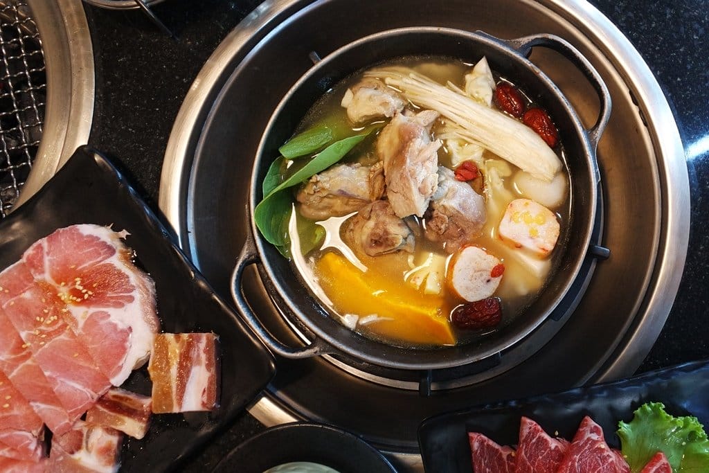 【好食分享】新竹燒肉神保町竹北館,複合式燒烤吃到飽,秋冬來這裡還能吃麻油雞,歡樂聚餐首選