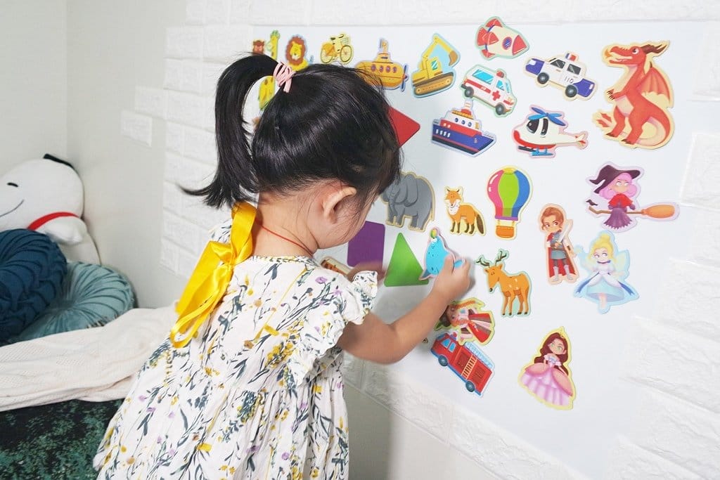 【育兒分享】早教材料推薦,輕鬆DIY白板牆,交給磁鐵達人,讓孩子塗鴉自己的未來,激發無限潛能