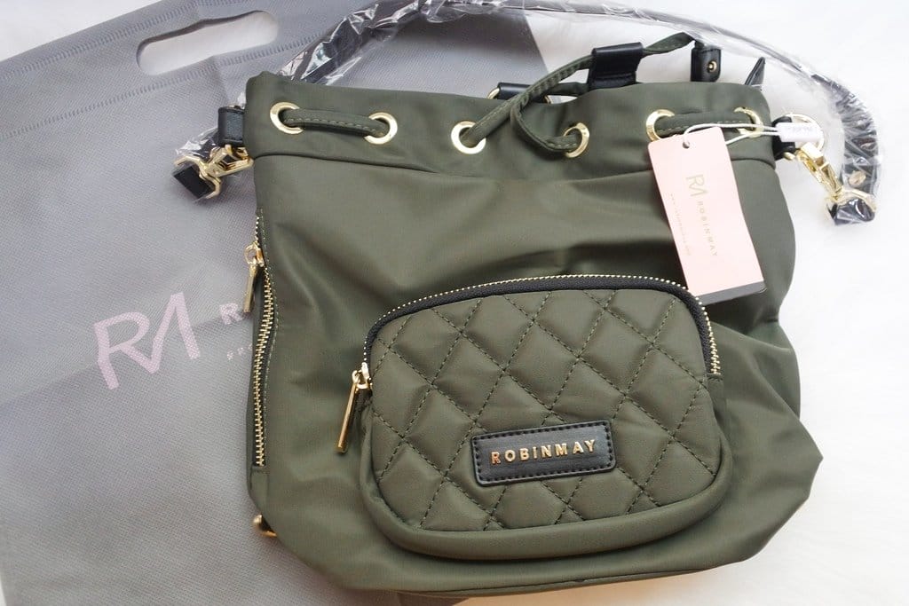 【流行穿搭】秋冬到了,購物車裡絕對不能少的一款新包,超百搭 ROBINMAY 尼龍菱格水桶後背包 - 第4張圖 【流行穿搭】秋冬到了,購物車裡絕對不能少的一款新包,超百搭 ROBINMAY 尼龍菱格水桶後背包