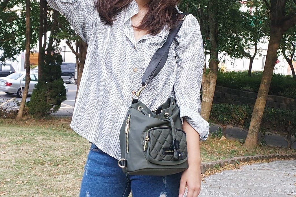 【流行穿搭】秋冬到了,購物車裡絕對不能少的一款新包,超百搭 ROBINMAY 尼龍菱格水桶後背包 - 第14張圖 【流行穿搭】秋冬到了,購物車裡絕對不能少的一款新包,超百搭 ROBINMAY 尼龍菱格水桶後背包