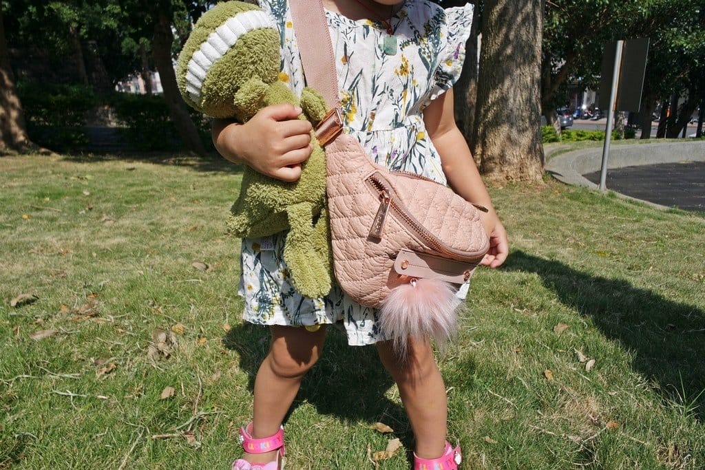 【流行穿搭】帶著精品HAPP媽媽包出遊嘍,Paige carryall 乾燥玫瑰 + Fefe fanny pack 乾燥玫瑰