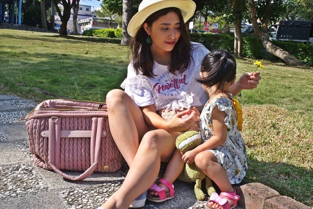 【流行穿搭】帶著精品HAPP媽媽包出遊嘍,Paige carryall 乾燥玫瑰 + Fefe fanny pack 乾燥玫瑰