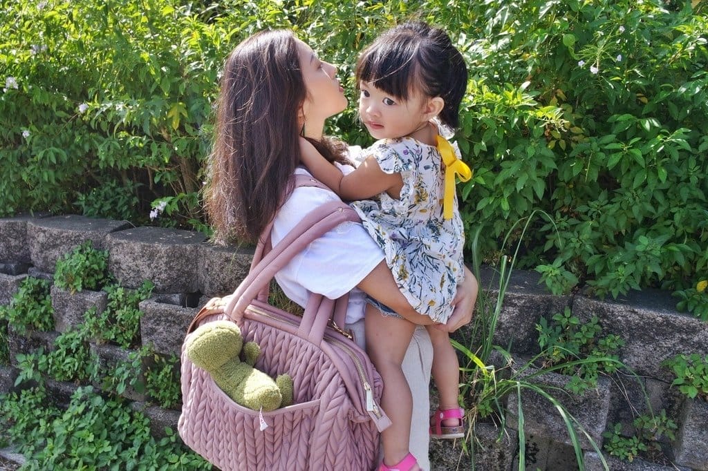 【流行穿搭】帶著精品HAPP媽媽包出遊嘍,Paige carryall 乾燥玫瑰 + Fefe fanny pack 乾燥玫瑰