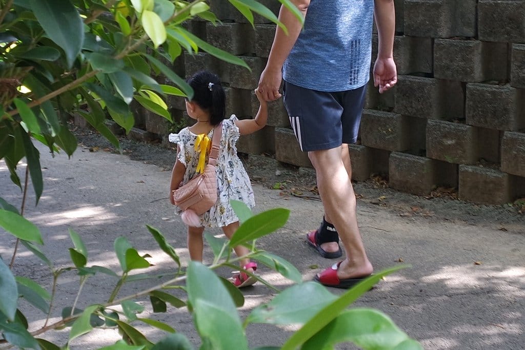 【流行穿搭】帶著精品HAPP媽媽包出遊嘍,Paige carryall 乾燥玫瑰 + Fefe fanny pack 乾燥玫瑰