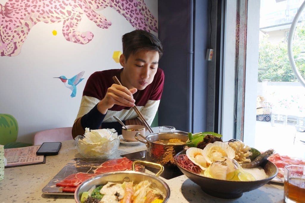 【好食分享】新竹全新開幕小火鍋推薦,湯頭濃郁松露雞湯鍋底,鍋工館火鍋專門店,文內附菜單 - 第26張圖 【好食分享】新竹全新開幕小火鍋推薦,湯頭濃郁松露雞湯鍋底,鍋工館火鍋專門店,文內附菜單