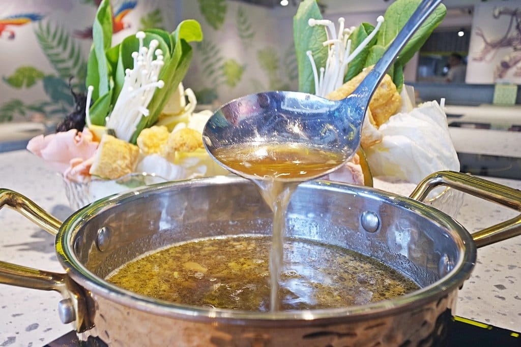 【好食分享】新竹全新開幕小火鍋推薦,湯頭濃郁松露雞湯鍋底,鍋工館火鍋專門店,文內附菜單 - 第14張圖 【好食分享】新竹全新開幕小火鍋推薦,湯頭濃郁松露雞湯鍋底,鍋工館火鍋專門店,文內附菜單