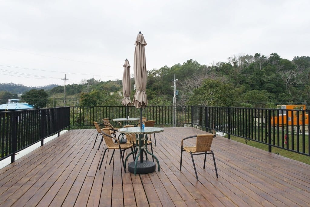 【景觀餐廳】新竹峨眉鄉,車聚私藏景點,貨櫃89咖啡廳,網美最愛,超好拍的彩虹走廊妳get了嗎?(附菜單)