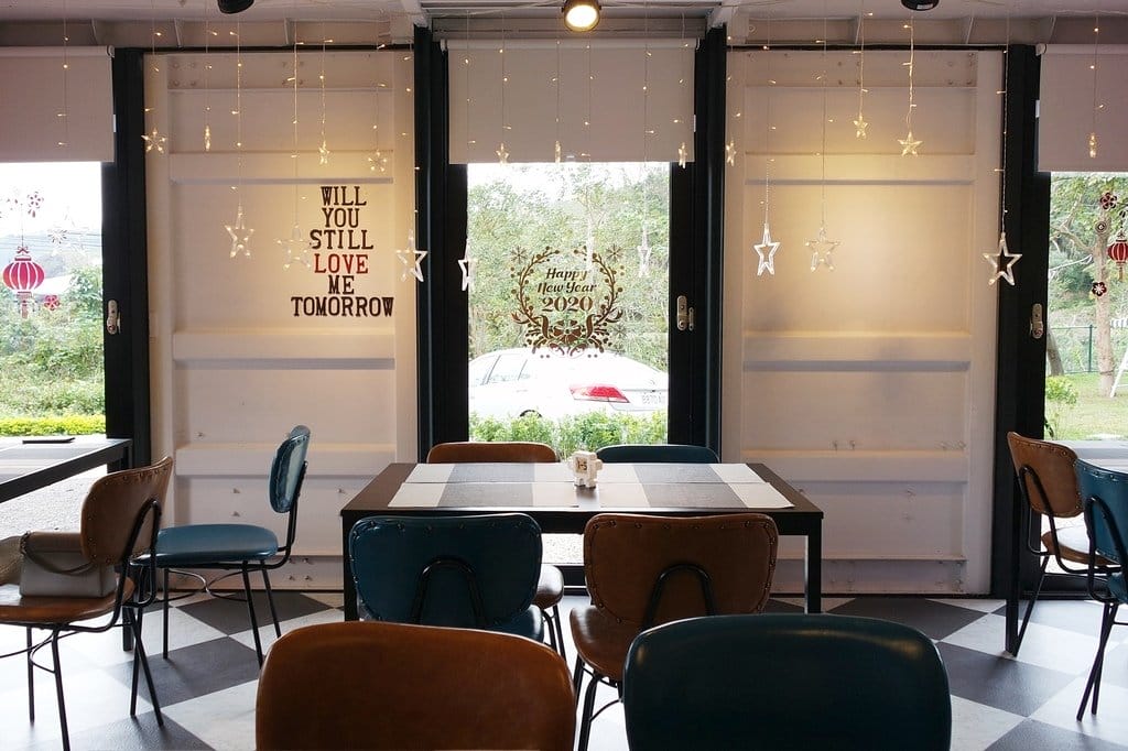 【景觀餐廳】新竹峨眉鄉,車聚私藏景點,貨櫃89咖啡廳,網美最愛,超好拍的彩虹走廊妳get了嗎?(附菜單)