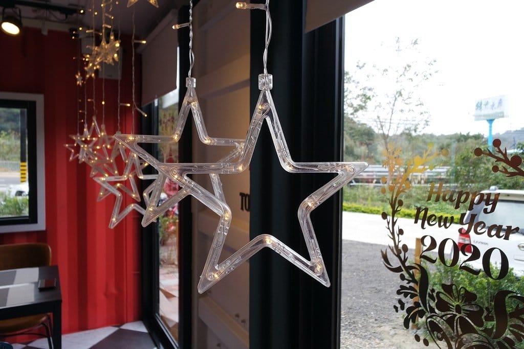 【景觀餐廳】新竹峨眉鄉,車聚私藏景點,貨櫃89咖啡廳,網美最愛,超好拍的彩虹走廊妳get了嗎?(附菜單)