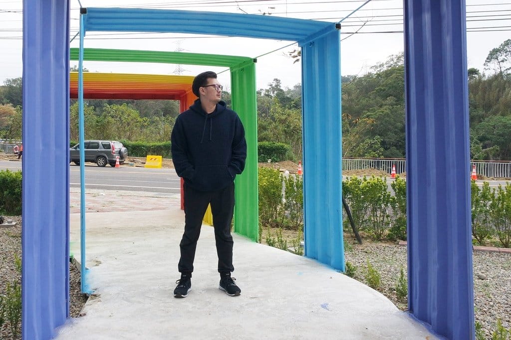 【景觀餐廳】新竹峨眉鄉,車聚私藏景點,貨櫃89咖啡廳,網美最愛,超好拍的彩虹走廊妳get了嗎?(附菜單)