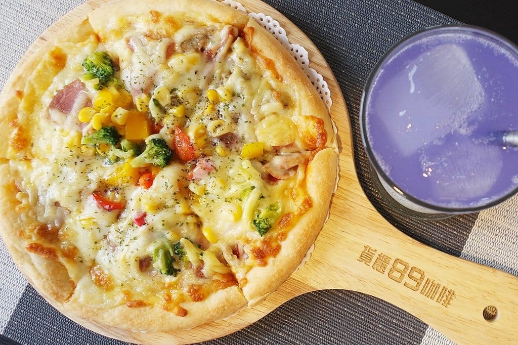 【景觀餐廳】新竹峨眉鄉,車聚私藏景點,貨櫃89咖啡廳,網美最愛,超好拍的彩虹走廊妳get了嗎?(附菜單)