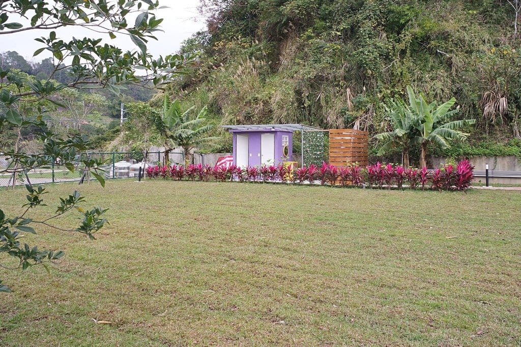 【景觀餐廳】新竹峨眉鄉,車聚私藏景點,貨櫃89咖啡廳,網美最愛,超好拍的彩虹走廊妳get了嗎?(附菜單)