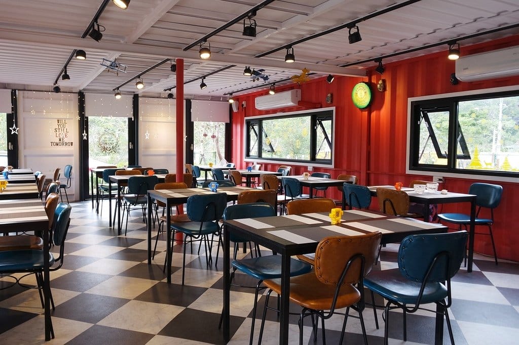 【景觀餐廳】新竹峨眉鄉,車聚私藏景點,貨櫃89咖啡廳,網美最愛,超好拍的彩虹走廊妳get了嗎?(附菜單)