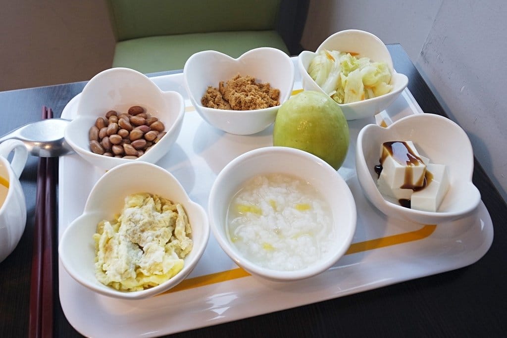 【住宿推薦】新北九份山經 Jiufen The Ore Inn ,細雨濛濛浪漫海景四人房,輕鬆慢遊九份老街