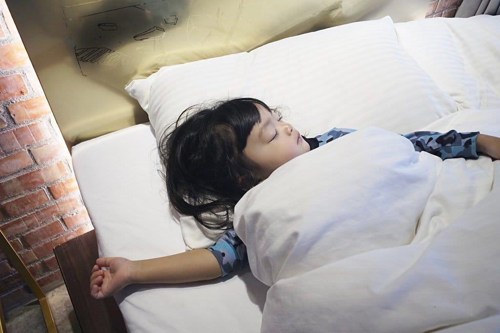 【住宿推薦】新北九份山經 Jiufen The Ore Inn ,細雨濛濛浪漫海景四人房,輕鬆慢遊九份老街