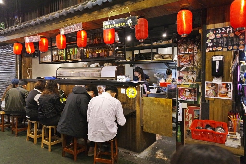 【好食分享】新竹東門市場,你不能不知道的熱門晚餐新選擇,聚餐推薦,小東門-蒸烤鮮飯食(附菜單)