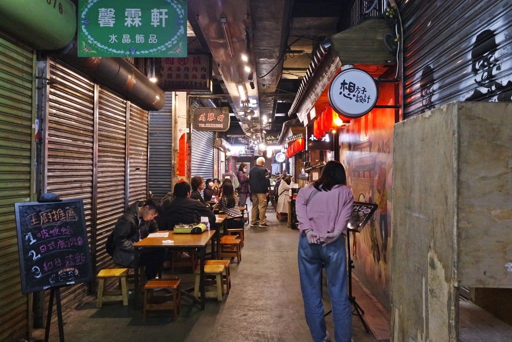 【好食分享】新竹東門市場,你不能不知道的熱門晚餐新選擇,聚餐推薦,小東門-蒸烤鮮飯食(附菜單)