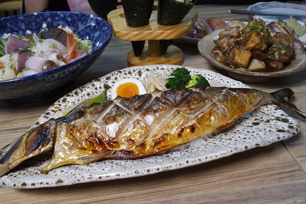 【好食分享】新竹東門市場,日本料理美食推薦,八庵魚河岸一代目,超狂的刺身、握壽司專門店