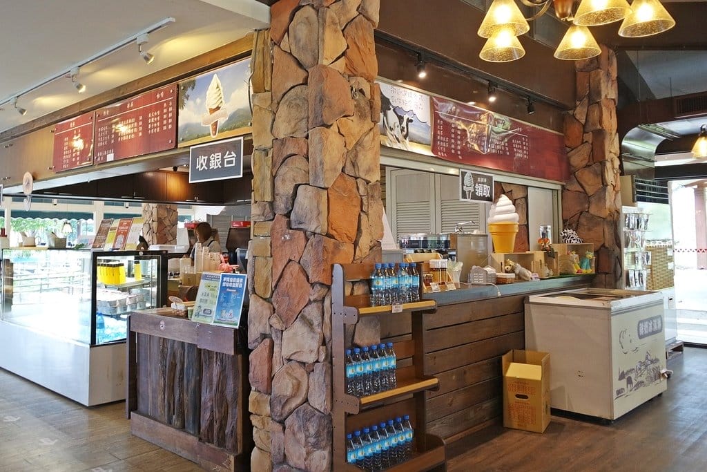 【花蓮景點】超大占地,不用人擠人,親子旅遊推薦,新光兆豐休閒農場,體驗可愛小動物餵食互動