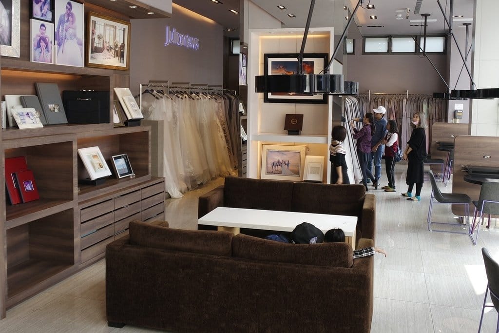 【台中婚紗推薦】女孩想要的浪漫這裡都有,打造夢幻婚禮,茱莉亞精品婚紗,設計師精品婚紗,婚紗試穿