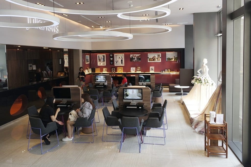 【台中婚紗推薦】女孩想要的浪漫這裡都有,打造夢幻婚禮,茱莉亞精品婚紗,設計師精品婚紗,婚紗試穿