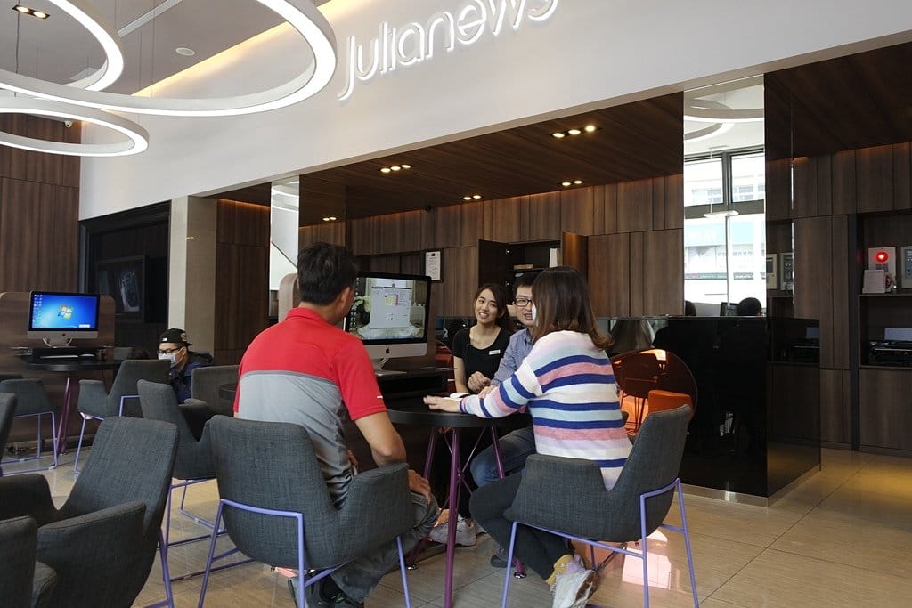 【台中婚紗推薦】女孩想要的浪漫這裡都有,打造夢幻婚禮,茱莉亞精品婚紗,設計師精品婚紗,婚紗試穿