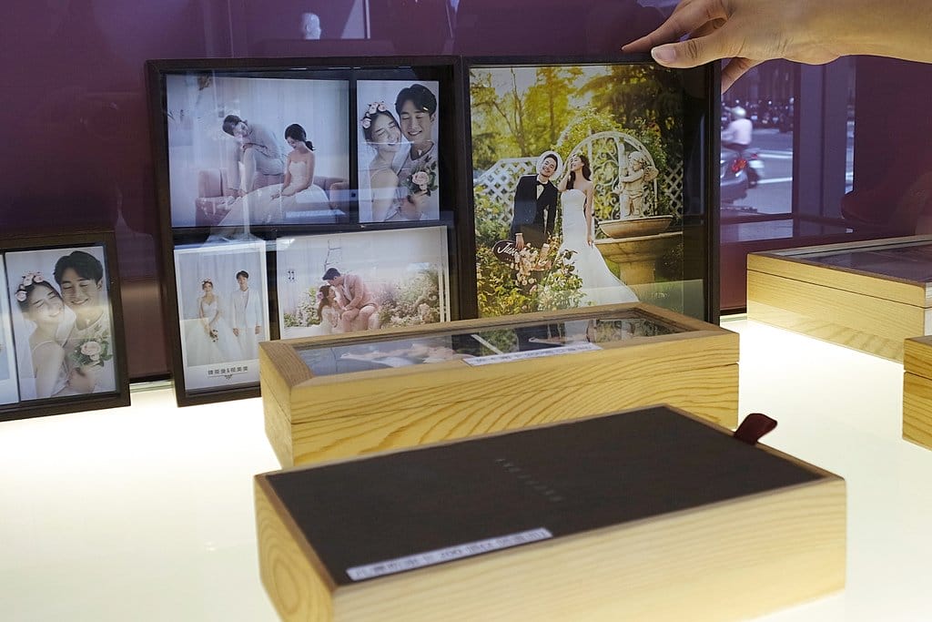 【台中婚紗推薦】女孩想要的浪漫這裡都有,打造夢幻婚禮,茱莉亞精品婚紗,設計師精品婚紗,婚紗試穿