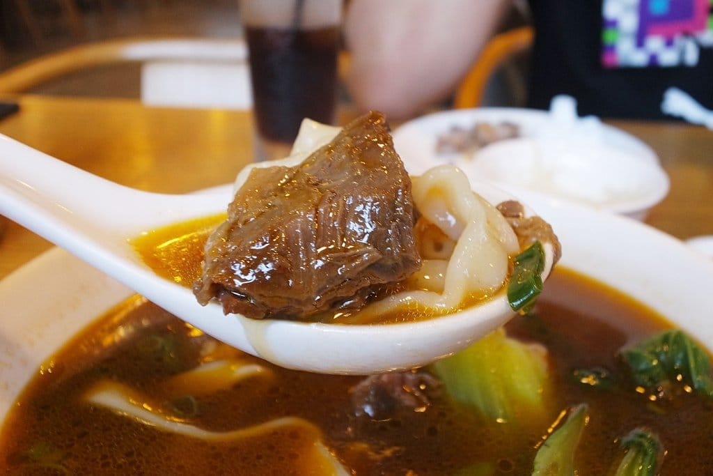 【好食分享】陽明山美軍宿舍餐廳推薦,康迎鼎中餐廳,超狂小籠包一定要來吃看看,附設停車場