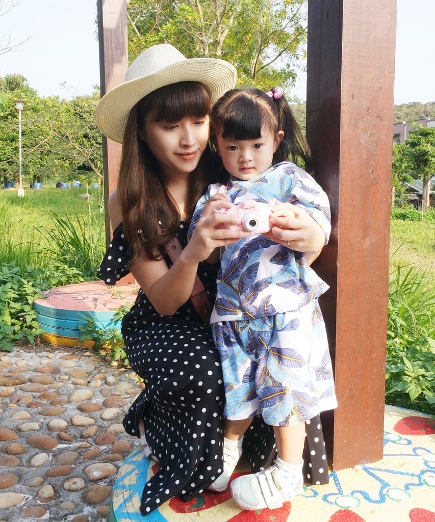 【育兒分享】超級Q的UT兒童相機,2000萬畫素,機身輕盈隨身攜帶好方便,可錄影、自拍、玩遊戲