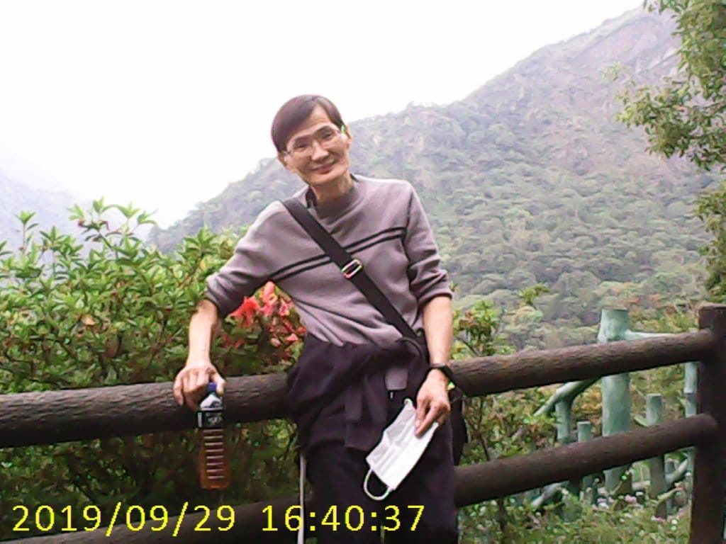 【育兒分享】超級Q的UT兒童相機,2000萬畫素,機身輕盈隨身攜帶好方便,可錄影、自拍、玩遊戲