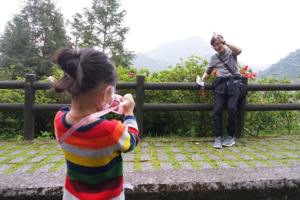 【育兒分享】超級Q的UT兒童相機,2000萬畫素,機身輕盈隨身攜帶好方便,可錄影、自拍、玩遊戲