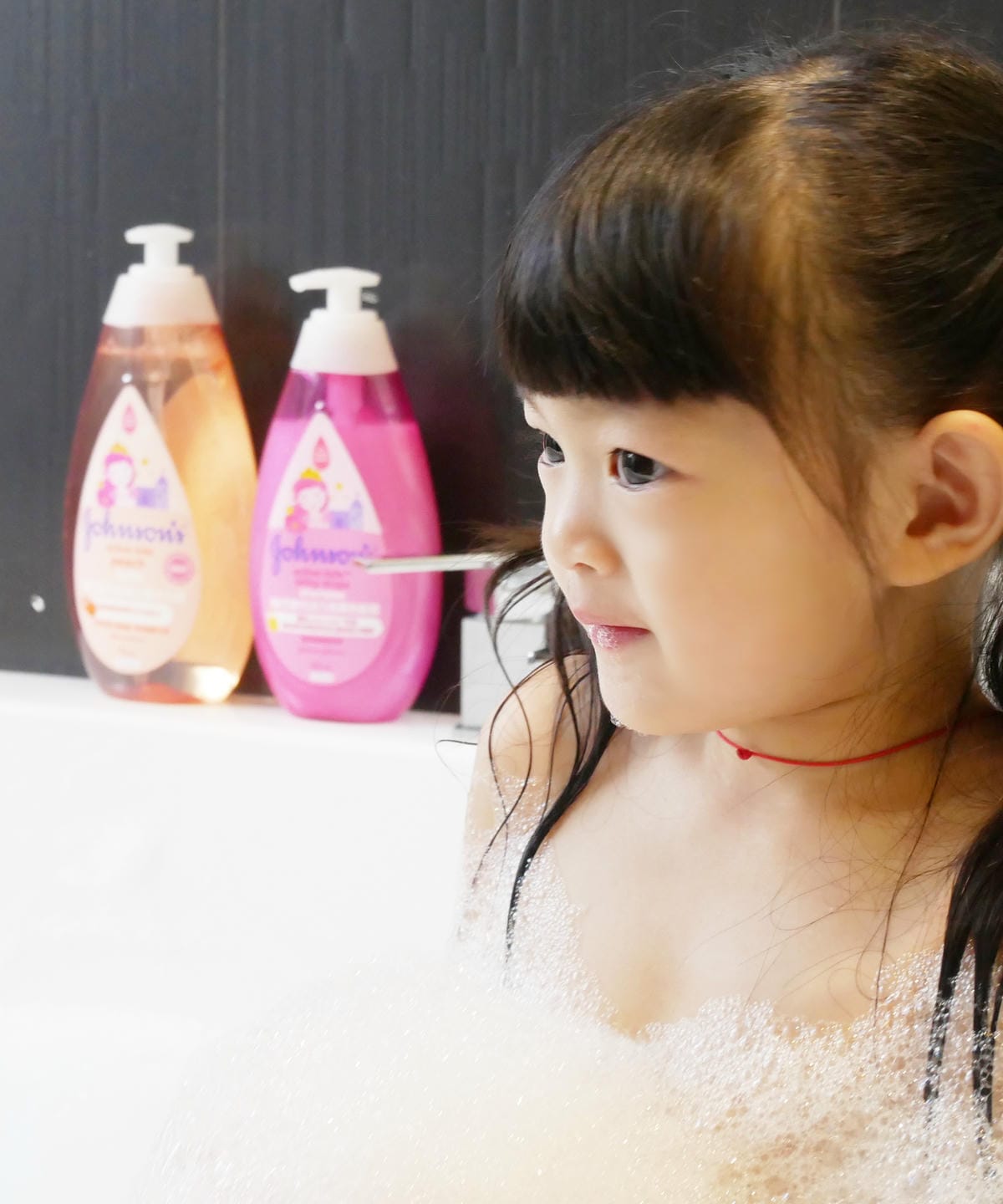 【育兒開箱】全新包裝設計,嬌生嬰兒公主沐浴露,不流淚配方洗澡好朋友,植萃沐浴成份99.9%除菌*,方便的壓頭設計