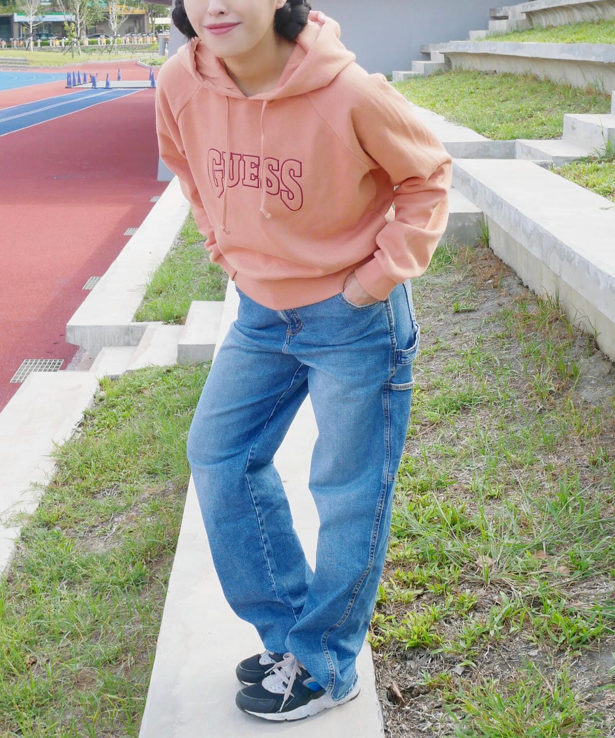 【GUESS】歐美率性日常休閒穿搭LOOK,經典不敗,超顯瘦丹寧推薦,2021秋冬換季這樣穿就對了!!