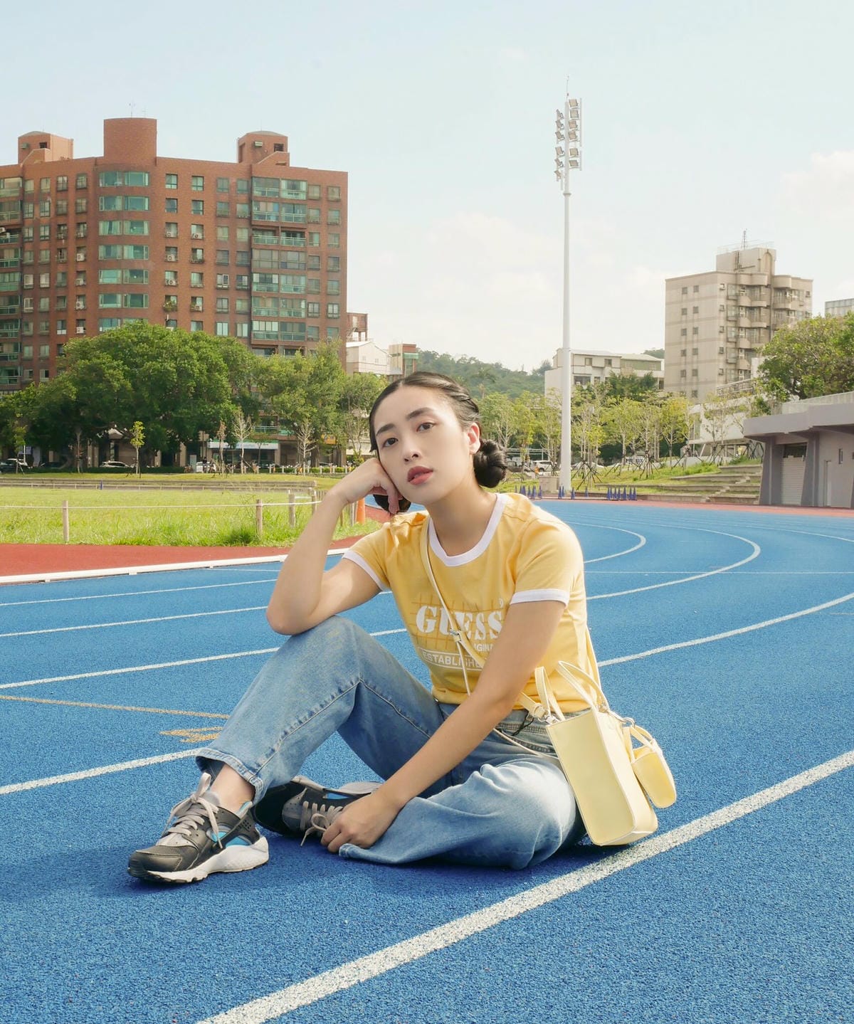 【GUESS】歐美率性日常休閒穿搭LOOK,經典不敗,超顯瘦丹寧推薦,2021秋冬換季這樣穿就對了!!