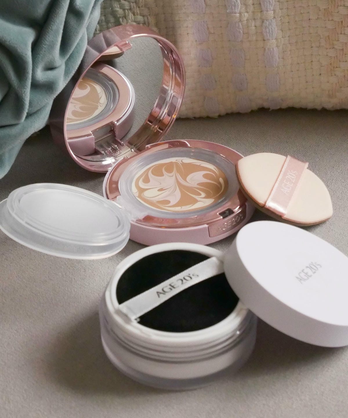 ‘S水潤持妝精華蜜粉