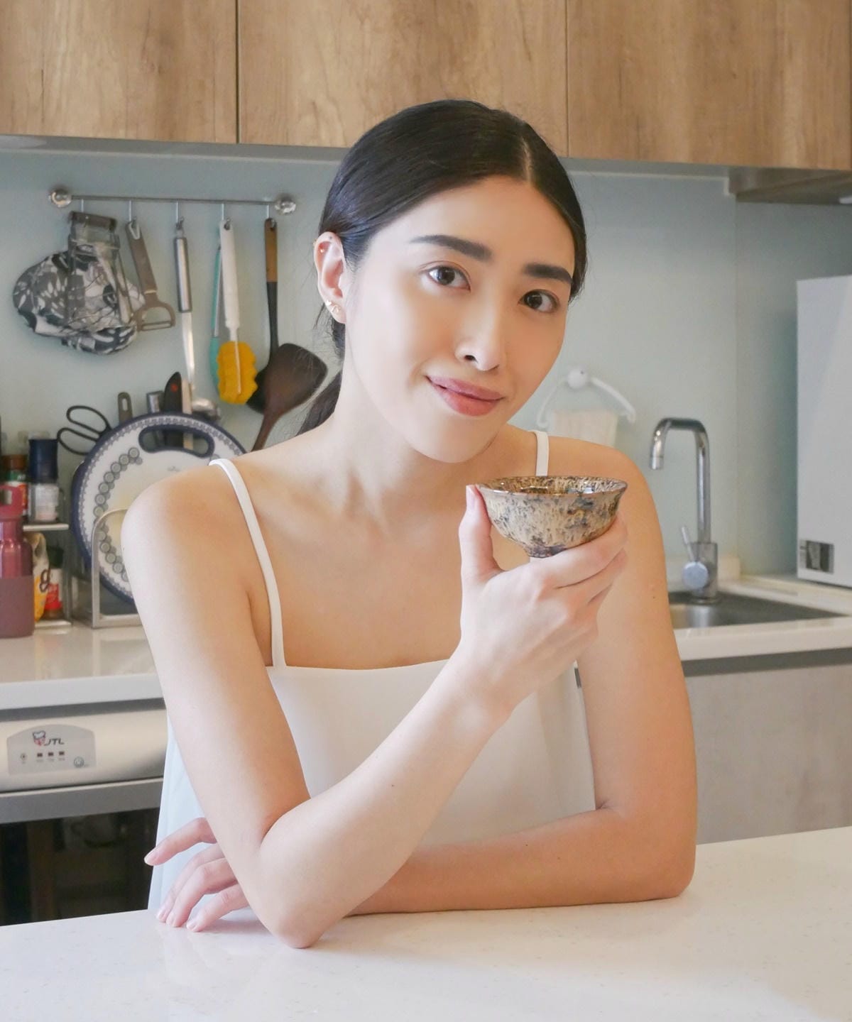 【芳茲生技】全新上市日月養生薑黃滴雞精禮盒,波蜜大廠研發製造,平日滋補,增加代謝,保養分享,零脂肪零膽固醇低鈉,送禮大方又體面,極度推薦