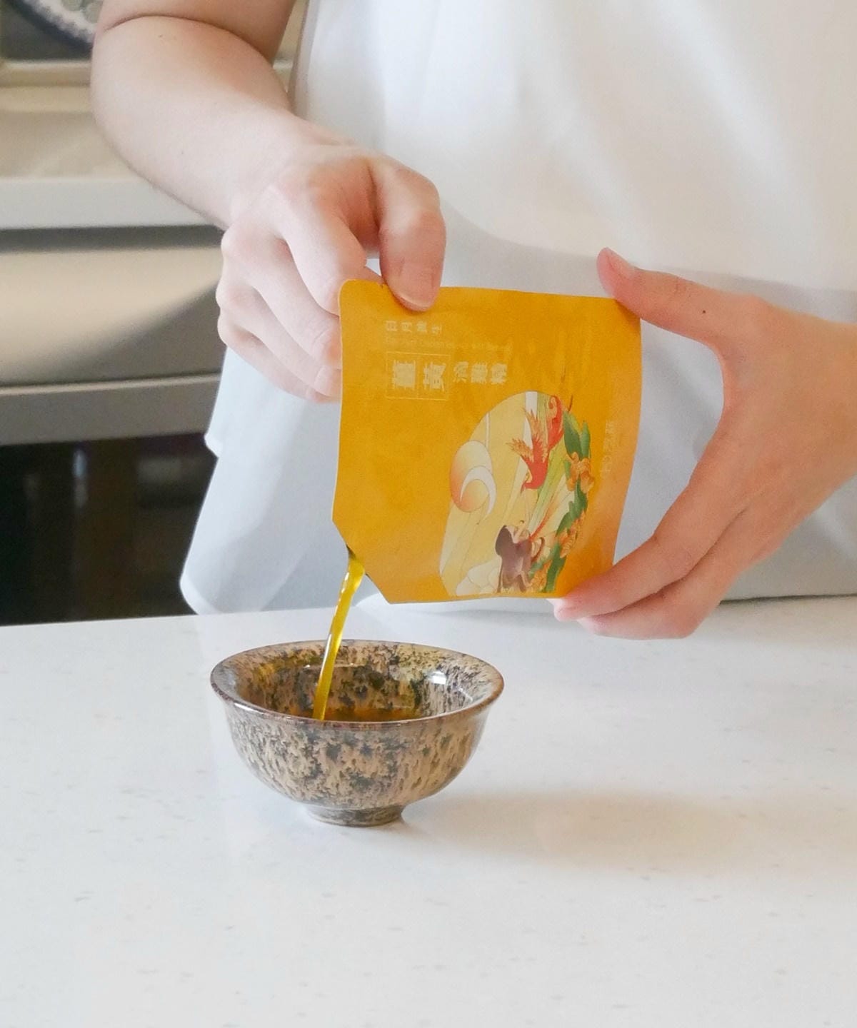 【芳茲生技】全新上市日月養生薑黃滴雞精禮盒,波蜜大廠研發製造,平日滋補,增加代謝,保養分享,零脂肪零膽固醇低鈉,送禮大方又體面,極度推薦