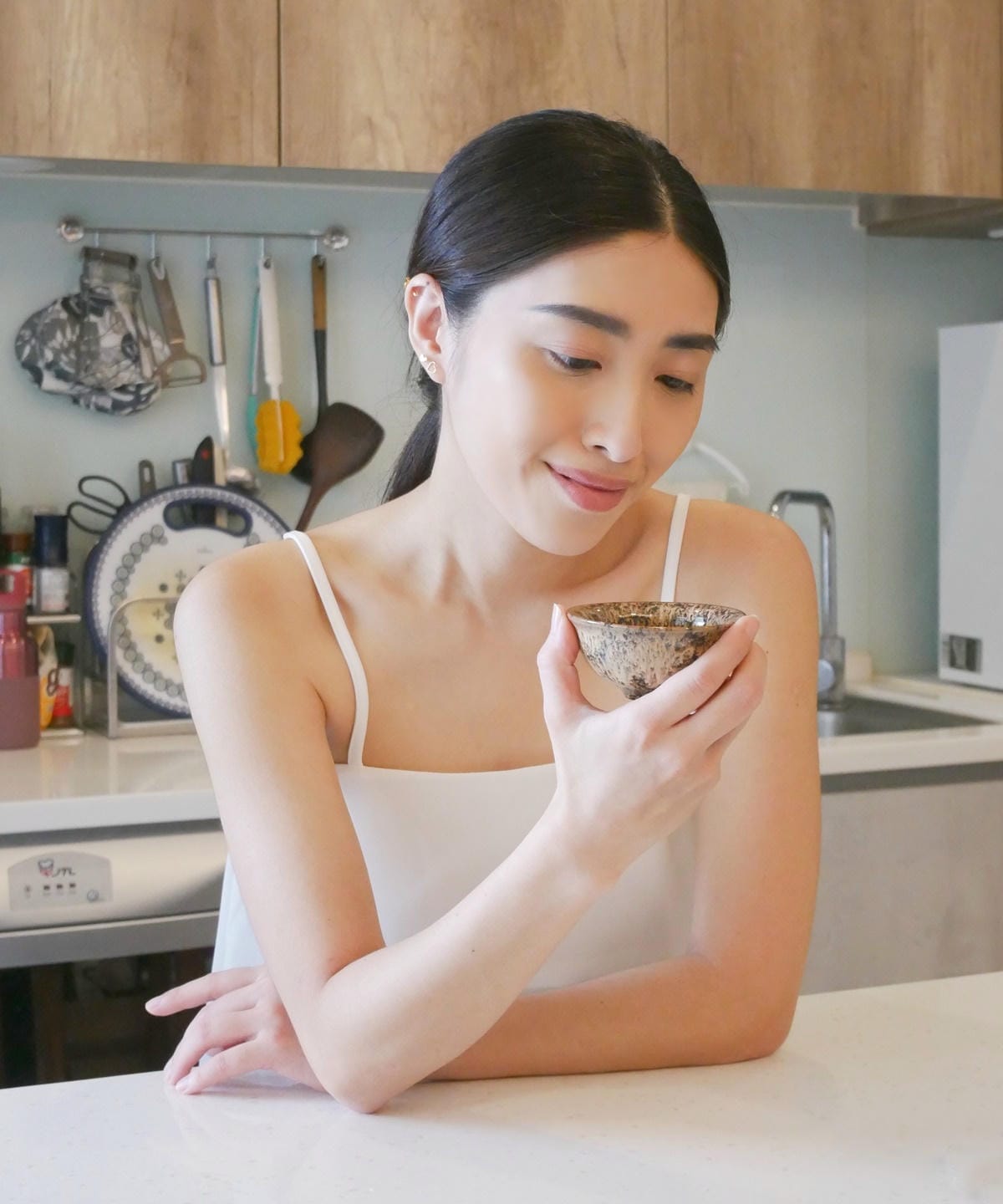 【芳茲生技】全新上市日月養生薑黃滴雞精禮盒,波蜜大廠研發製造,平日滋補,增加代謝,保養分享,零脂肪零膽固醇低鈉,送禮大方又體面,極度推薦