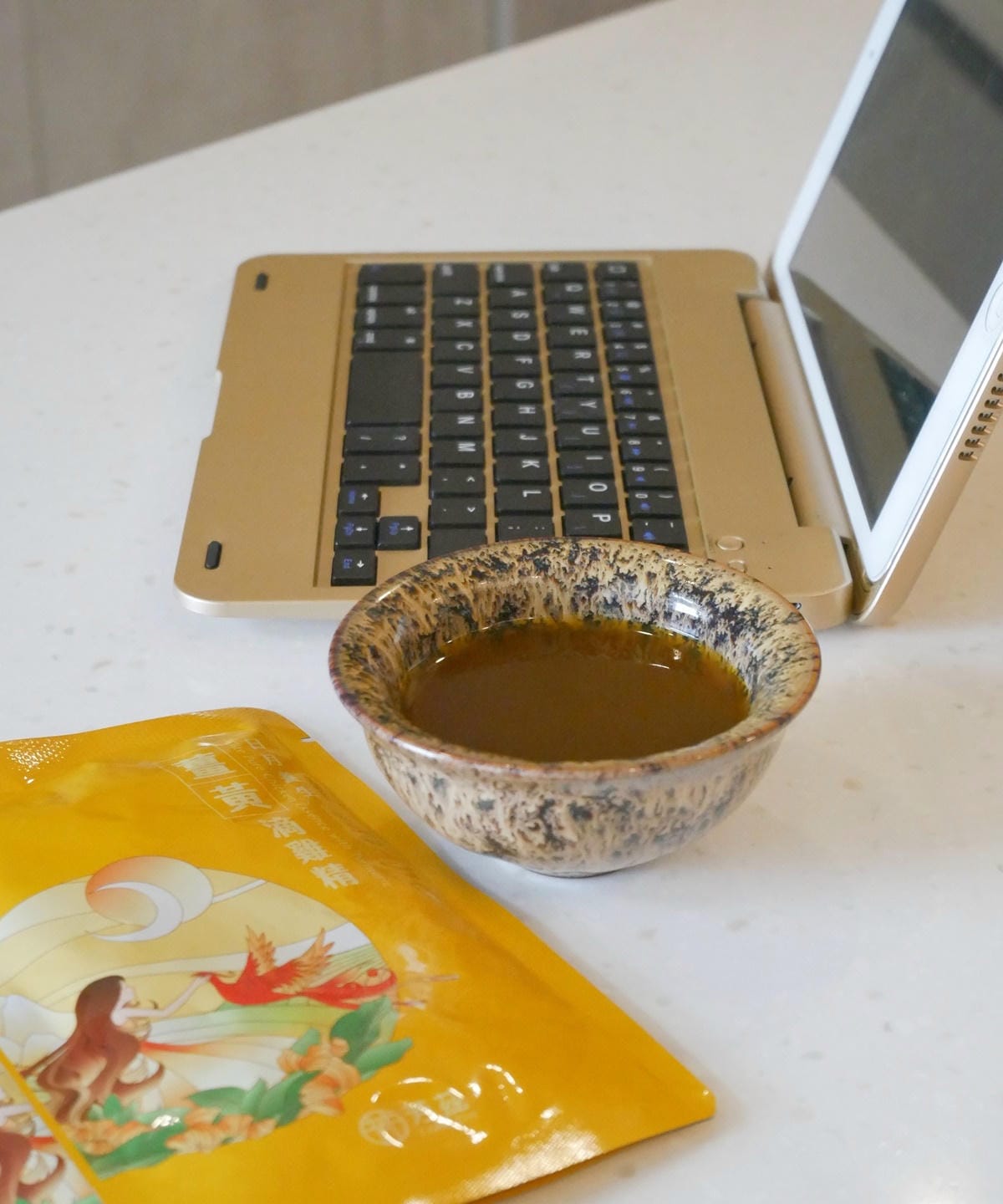 【芳茲生技】全新上市日月養生薑黃滴雞精禮盒,波蜜大廠研發製造,平日滋補,增加代謝,保養分享,零脂肪零膽固醇低鈉,送禮大方又體面,極度推薦